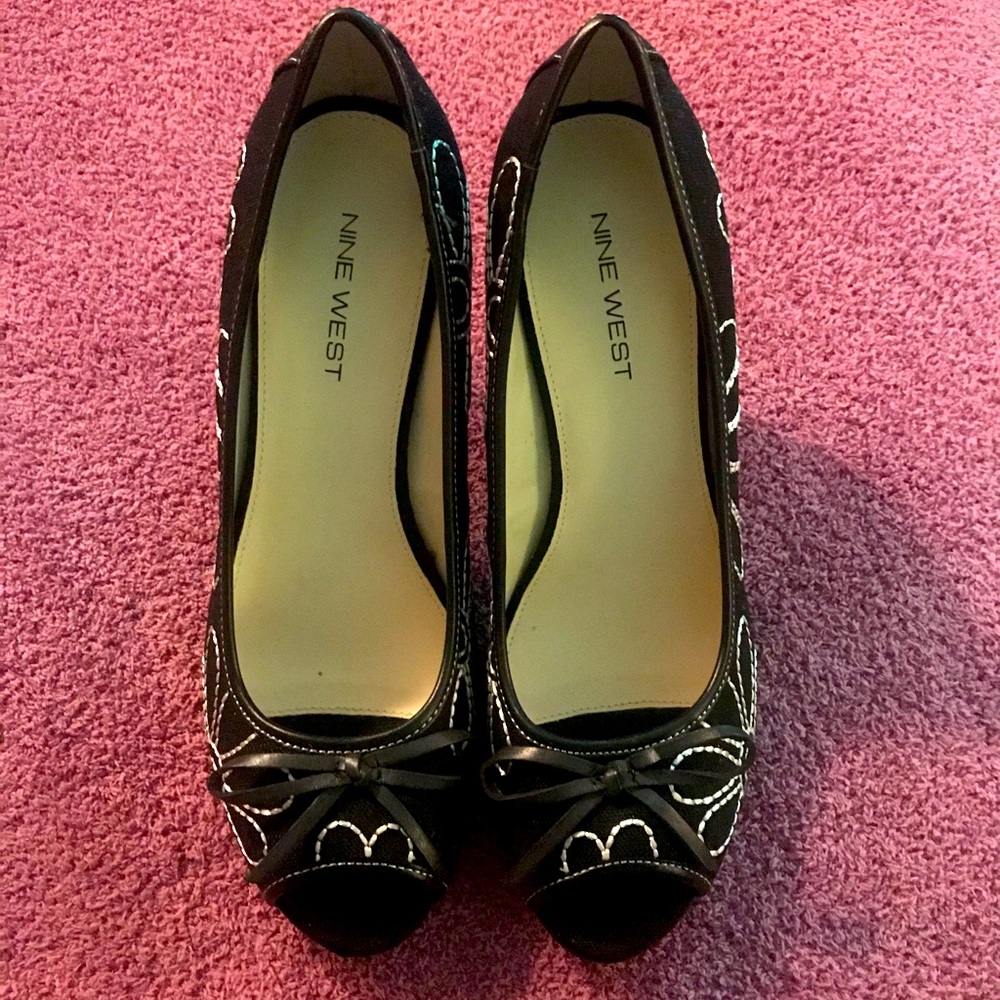 Nine West Black Canvas White design stitch Heels